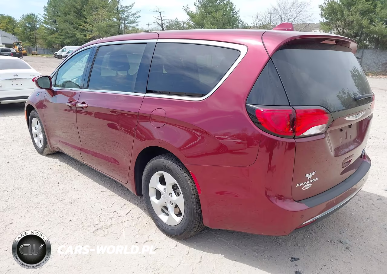 2018 Chrysler Pacifica Hybrid Touring Plus VIN:2C4RC1H78JR118598 - 3