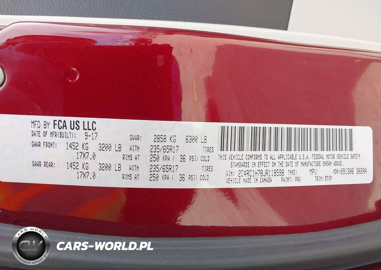 2018 Chrysler Pacifica Hybrid Touring Plus VIN:2C4RC1H78JR118598 - 9