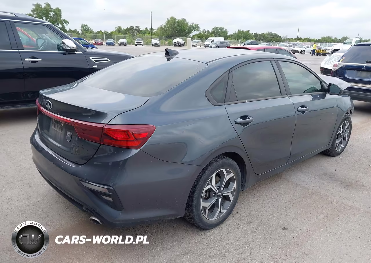 2019 Kia Forte Lxs VIN:3KPF24AD6KE111143 - 4