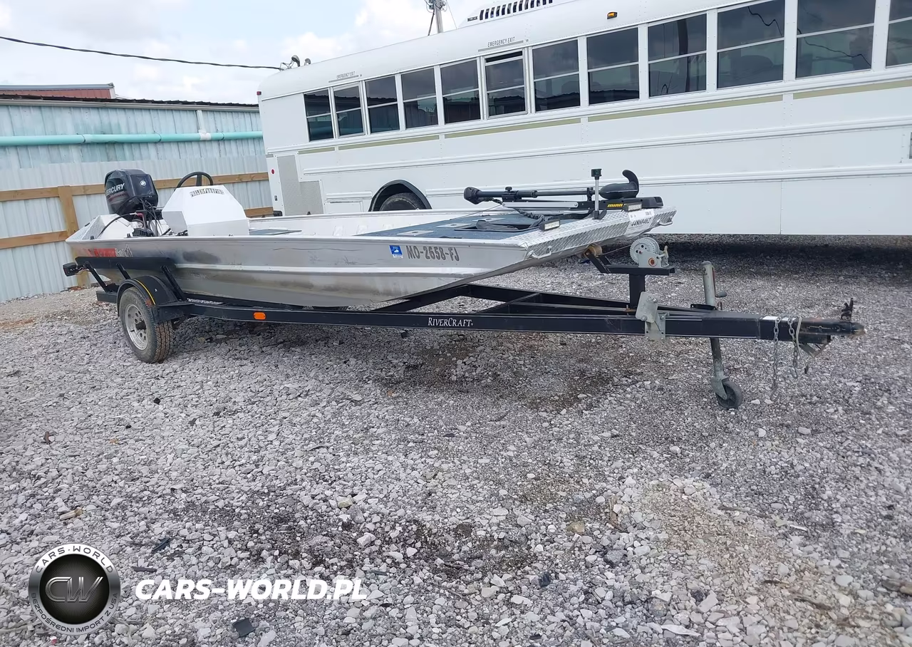 2006 Blazer Boat