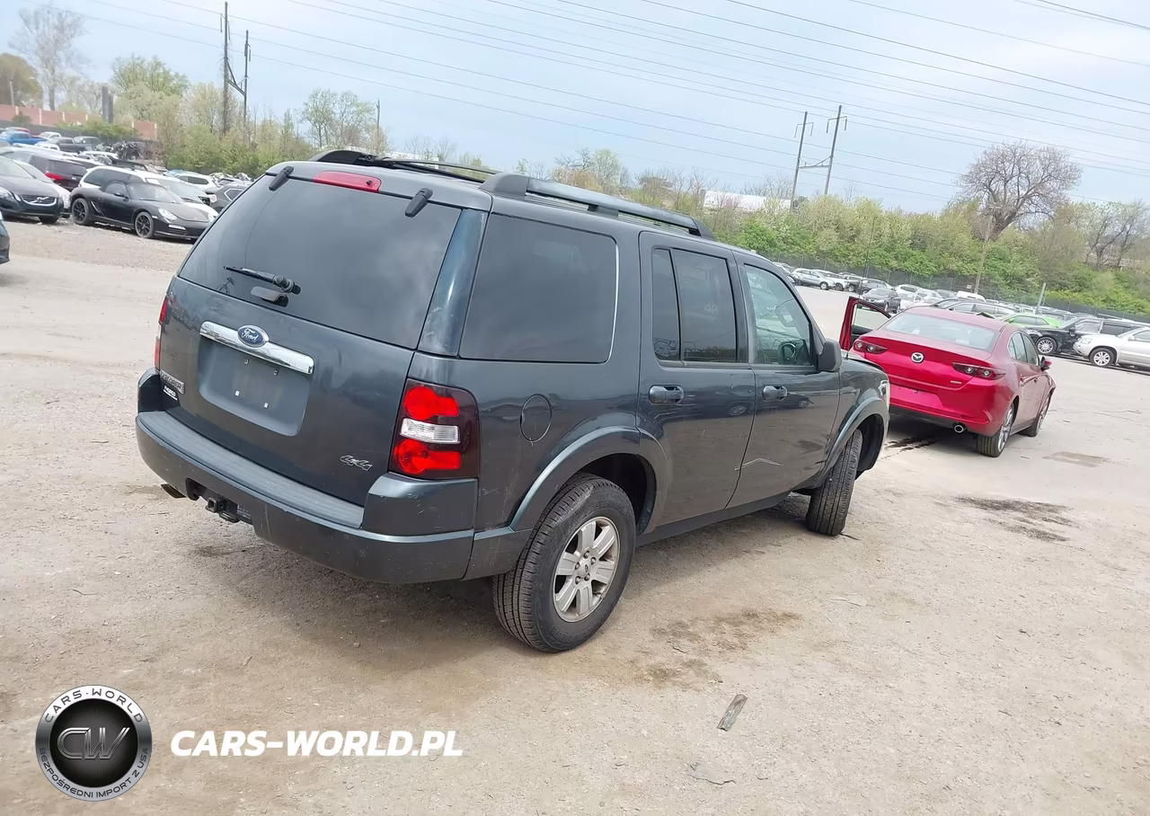 2010 Ford Explorer Xlt VIN:1FMEU7DE4AUA14952 - 4
