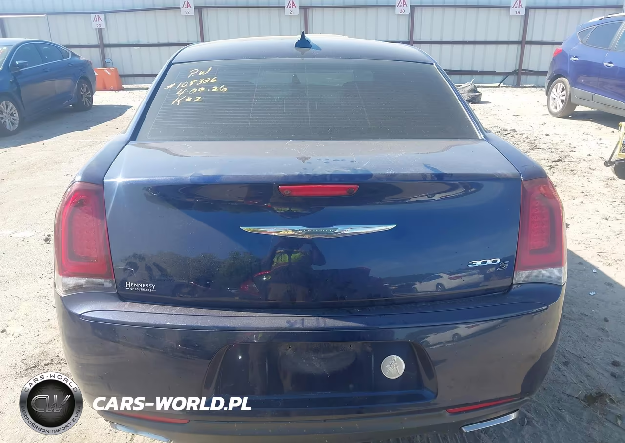 2015 Chrysler 300 300S VIN:2C3CCABG0FH755937 - 17