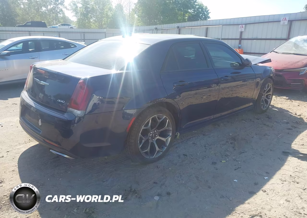 2015 Chrysler 300 300S VIN:2C3CCABG0FH755937 - 4