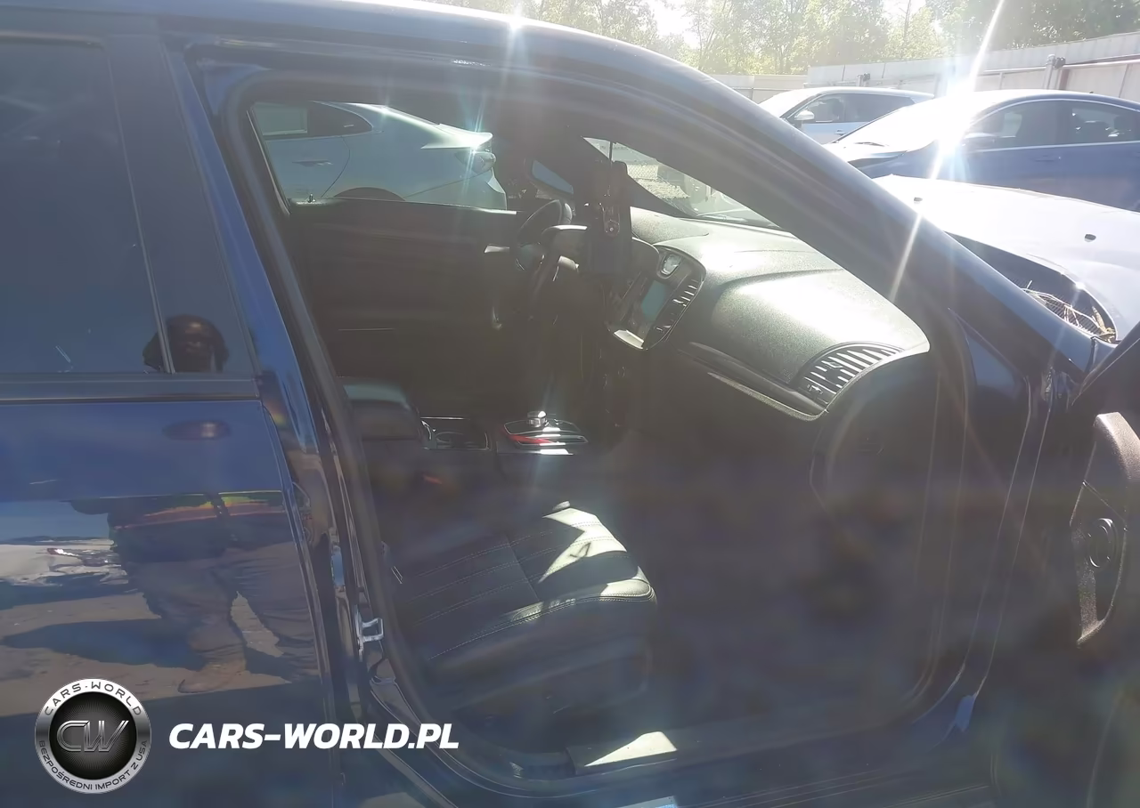 2015 Chrysler 300 300S VIN:2C3CCABG0FH755937 - 5