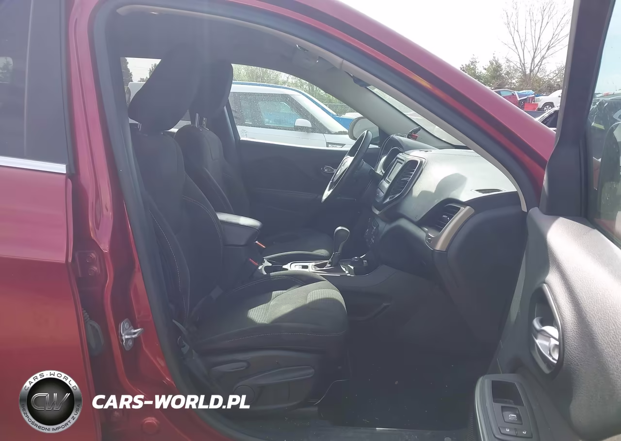 2016 Jeep Cherokee Latitude VIN:1C4PJMCB8GW147707 - 5