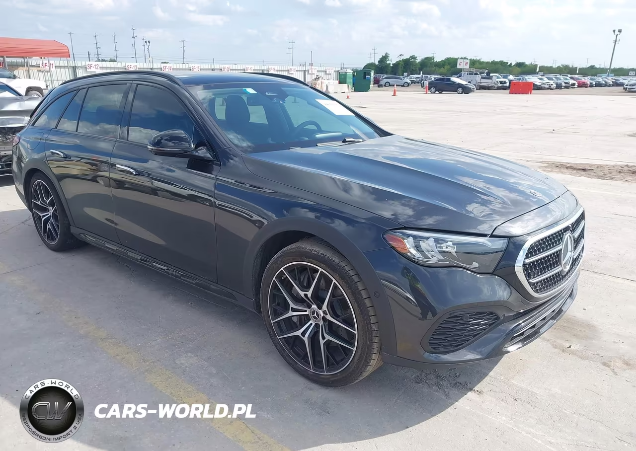 2025 Mercedes-Benz E 450 4Matic – zdjęcie 1 z 17
