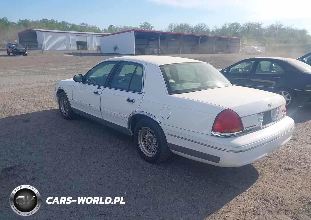2000 Ford Crown Victoria Lx VIN:2FAFP74W0YX132093 - 3