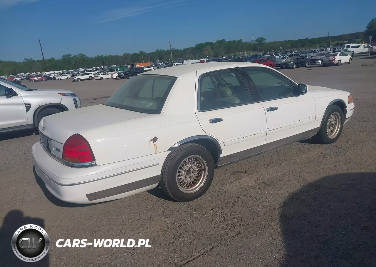 2000 Ford Crown Victoria Lx VIN:2FAFP74W0YX132093 - 4