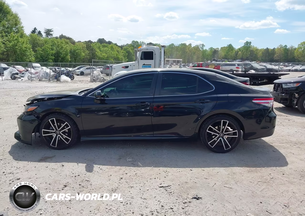 2018 Toyota Camry Le VIN:JTNB11HK5J3006230 - 14
