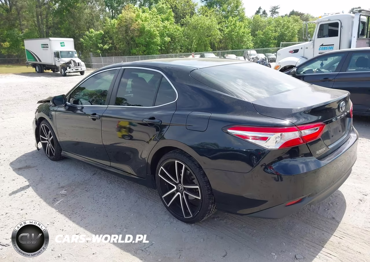 2018 Toyota Camry Le VIN:JTNB11HK5J3006230 - 3