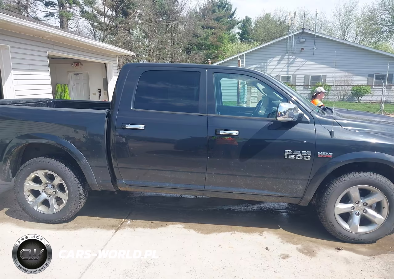 2016 Ram 1500 Laramie VIN:1C6RR7NT0GS392315 - 13