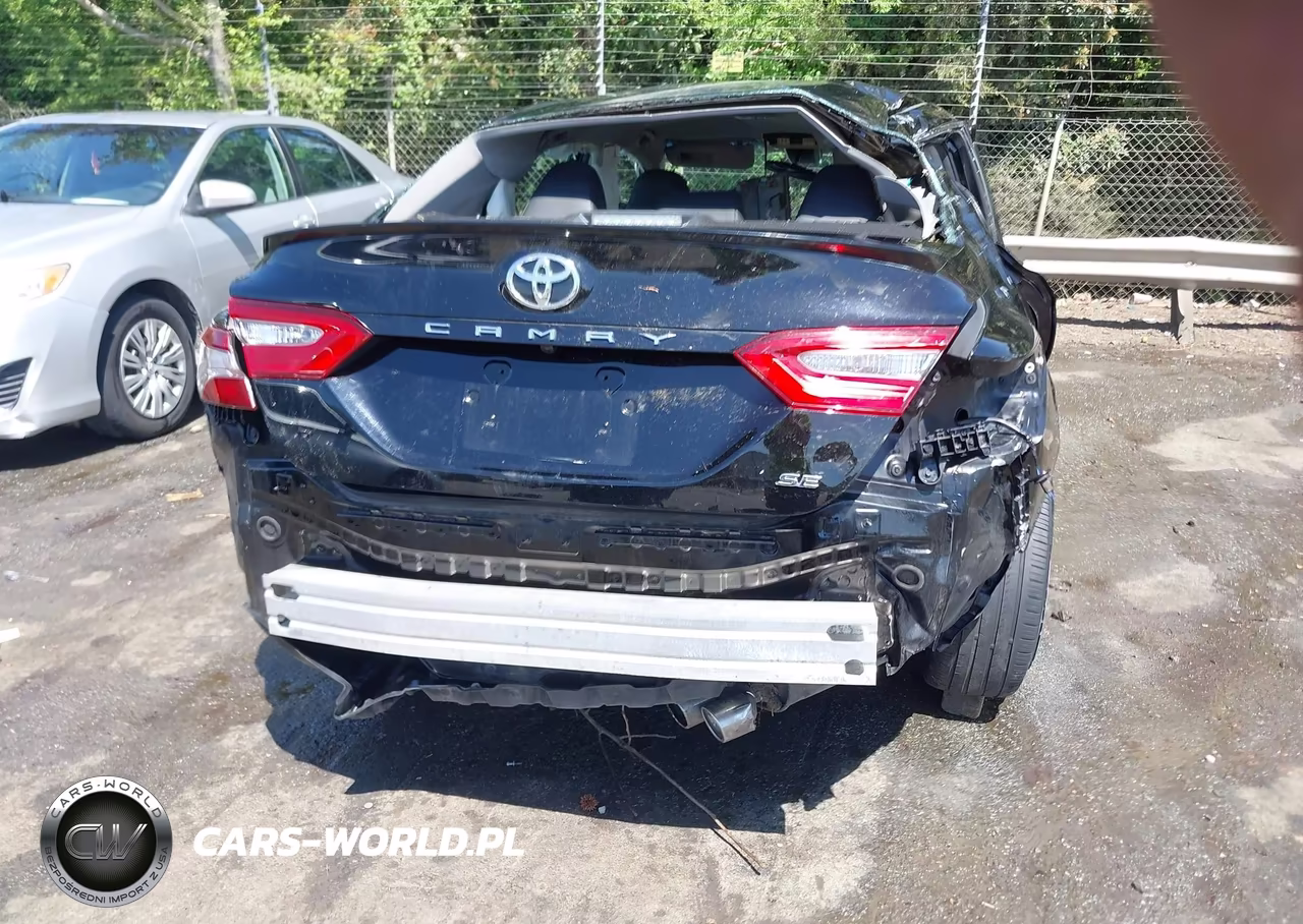 2018 Toyota Camry Se VIN:4T1B11HK0JU605658 - 17