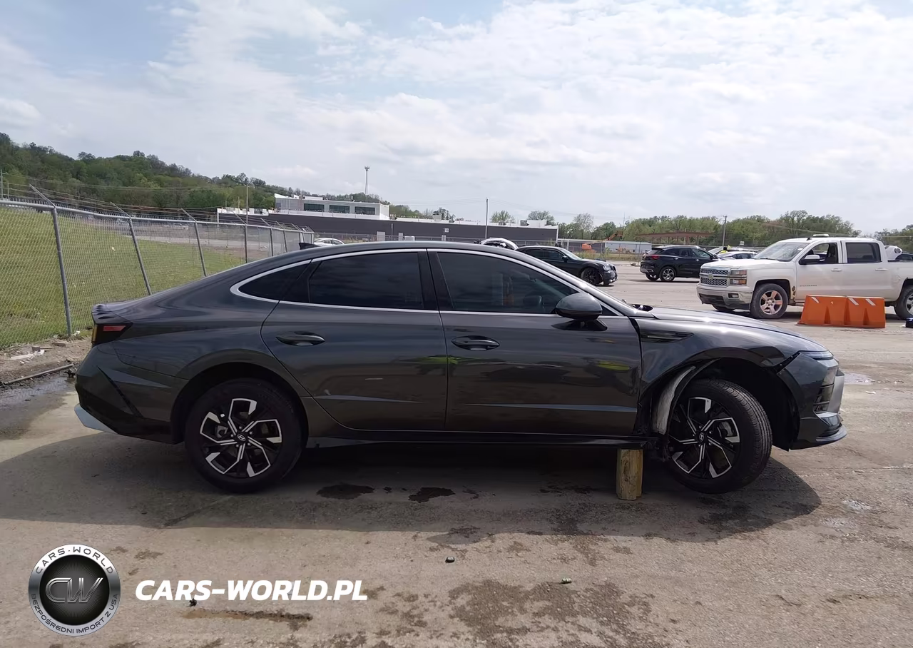 2025 Hyundai Sonata Sel VIN:KMHL64JA4SA449023 - 13
