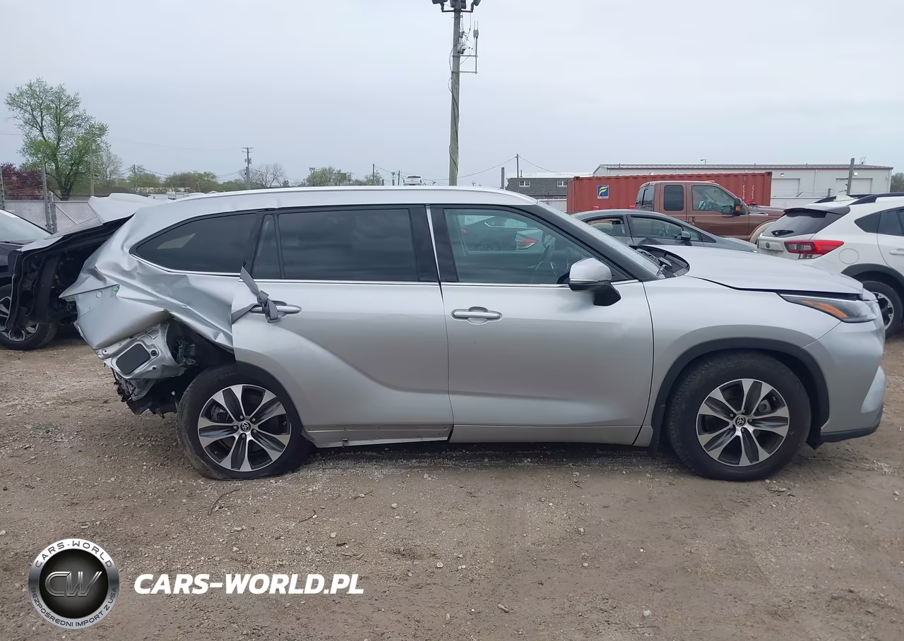 2021 Toyota Highlander Xle VIN:5TDGZRBHXMS555133 - 14