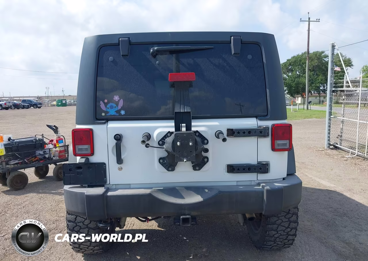 2016 Jeep Wrangler Unlimited Sport VIN:1C4HJWDG3GL346224 - 17