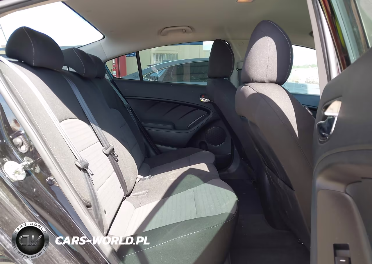 2018 Kia Forte S VIN:3KPFL4A72JE283823 - 8