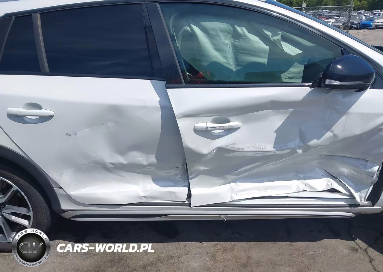 2017 Volvo V60 Cross Country T5 Platinum VIN:YV440MWM9H1036453 - 13