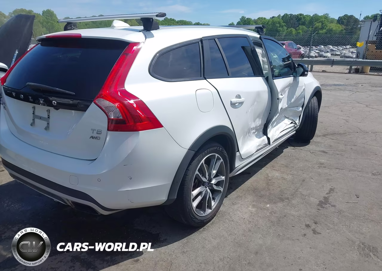2017 Volvo V60 Cross Country T5 Platinum VIN:YV440MWM9H1036453 - 4