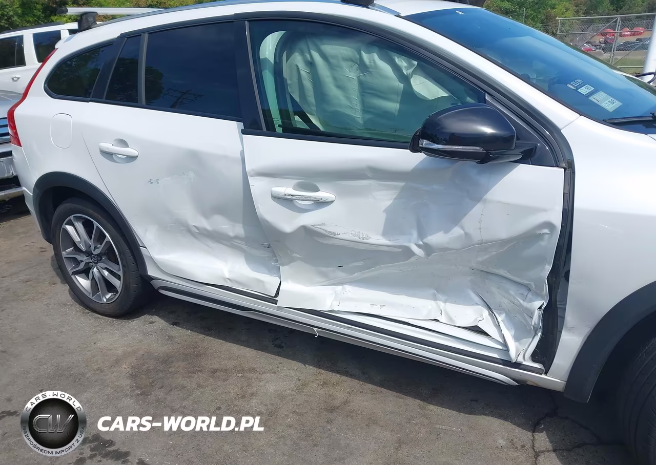 2017 Volvo V60 Cross Country T5 Platinum VIN:YV440MWM9H1036453 - 6