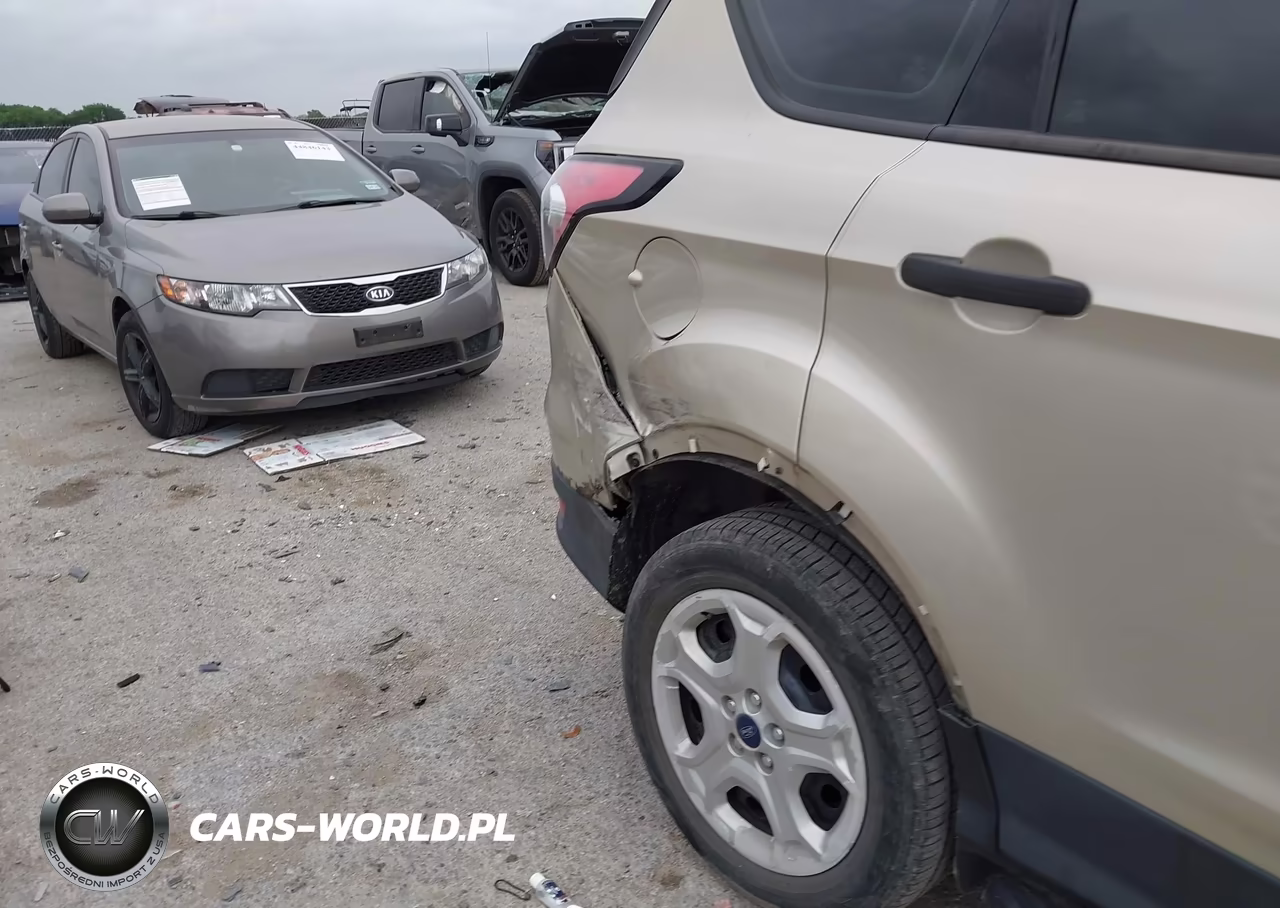 2018 Ford Escape S VIN:1FMCU0F73JUA22036 - 6