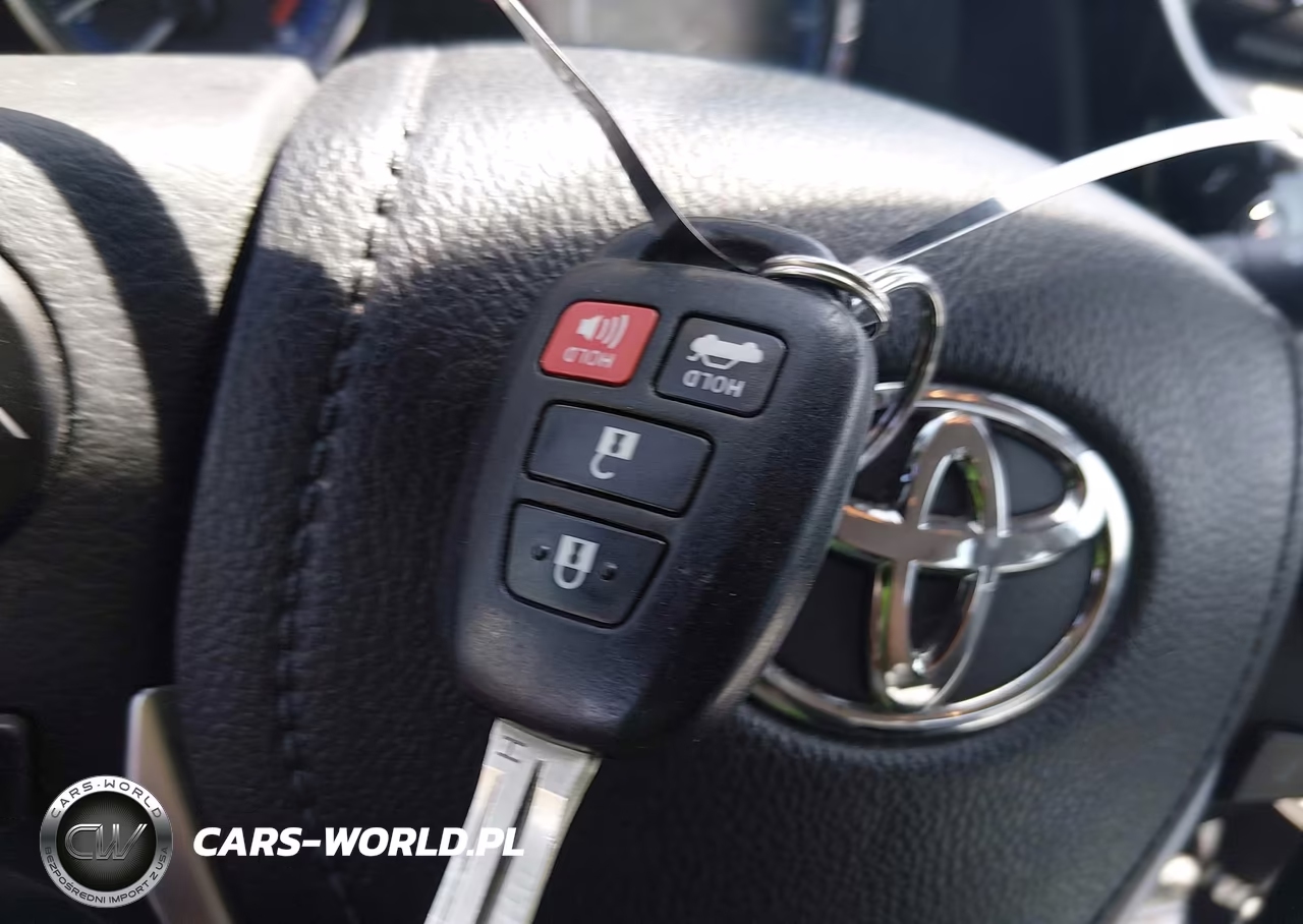 2018 Toyota Corolla Le VIN:5YFBURHE6JP835299 - 11
