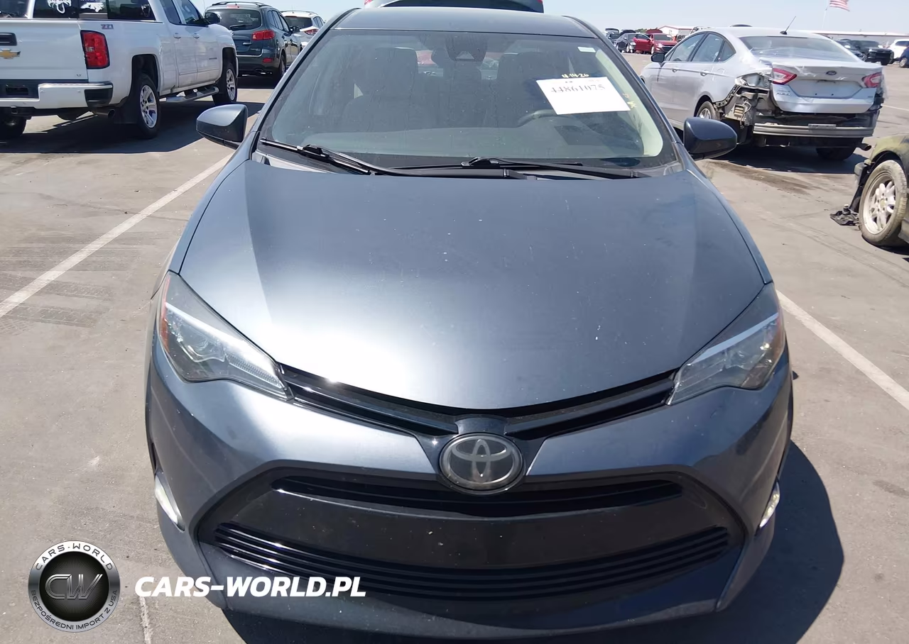 2018 Toyota Corolla Le VIN:5YFBURHE6JP835299 - 12