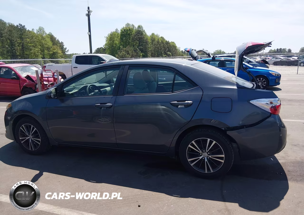 2018 Toyota Corolla Le VIN:5YFBURHE6JP835299 - 14