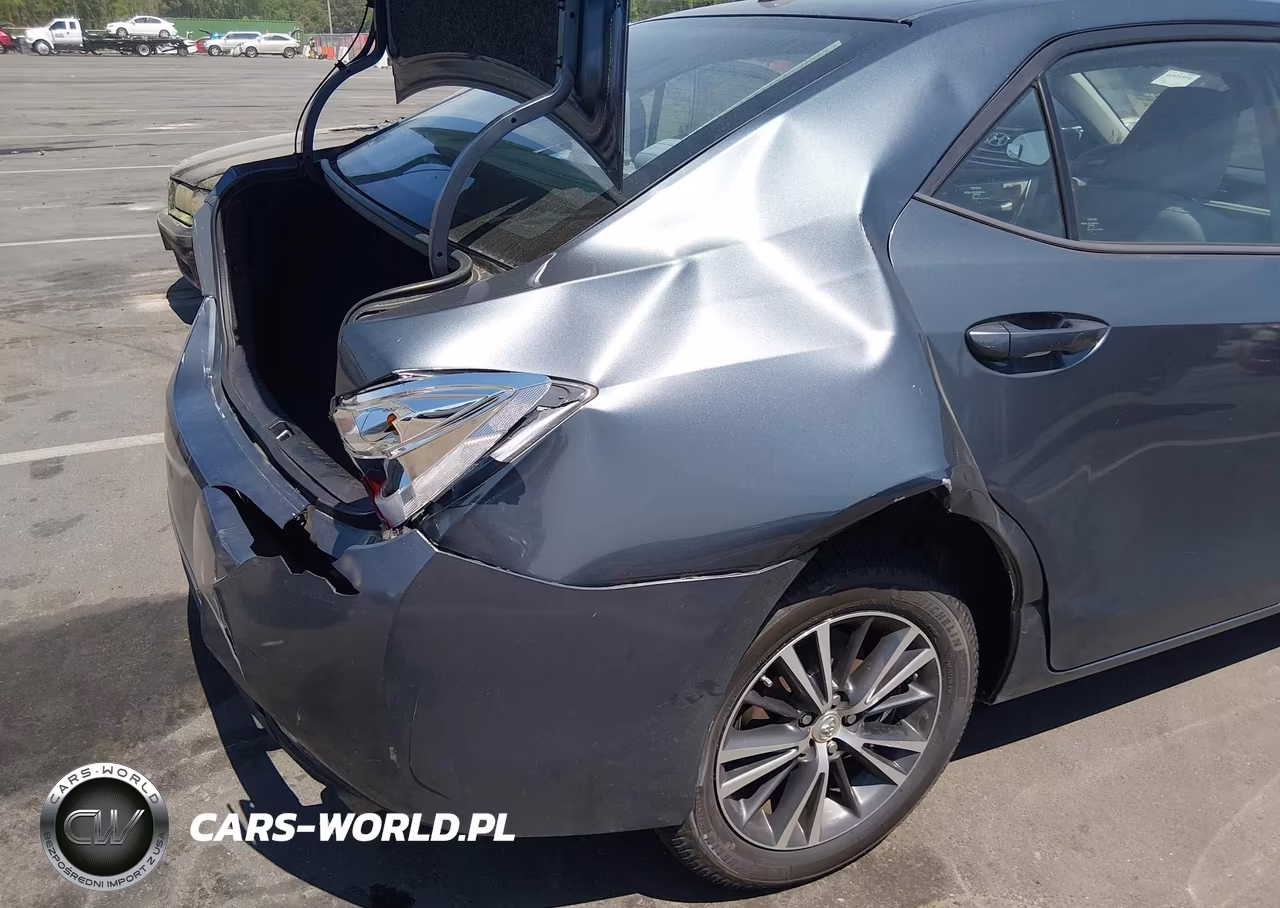 2018 Toyota Corolla Le VIN:5YFBURHE6JP835299 - 6