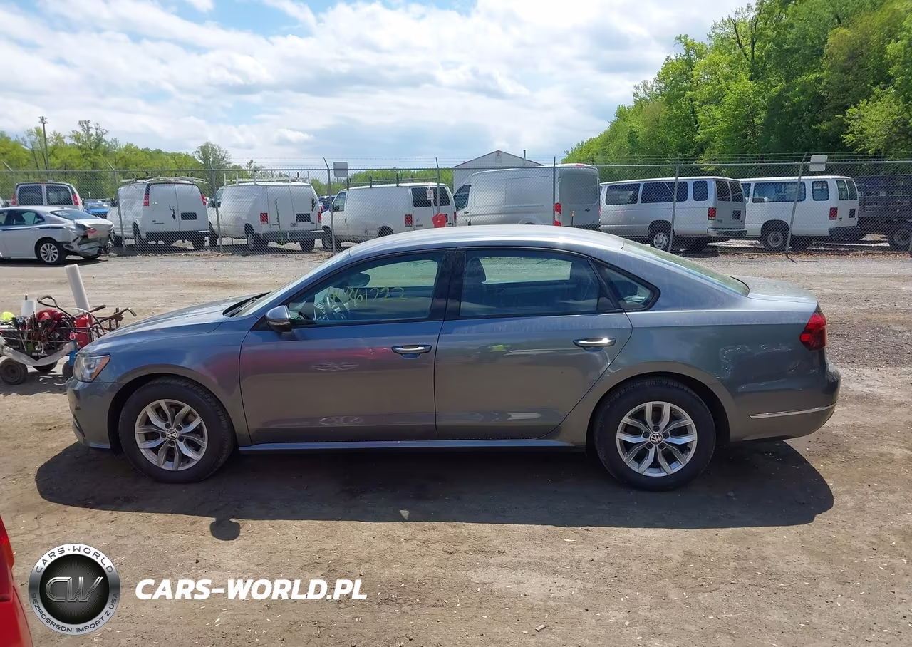 2018 Volkswagen Passat 2.0T R-Line-2.0T S VIN:1VWAA7A33JC051475 - 14