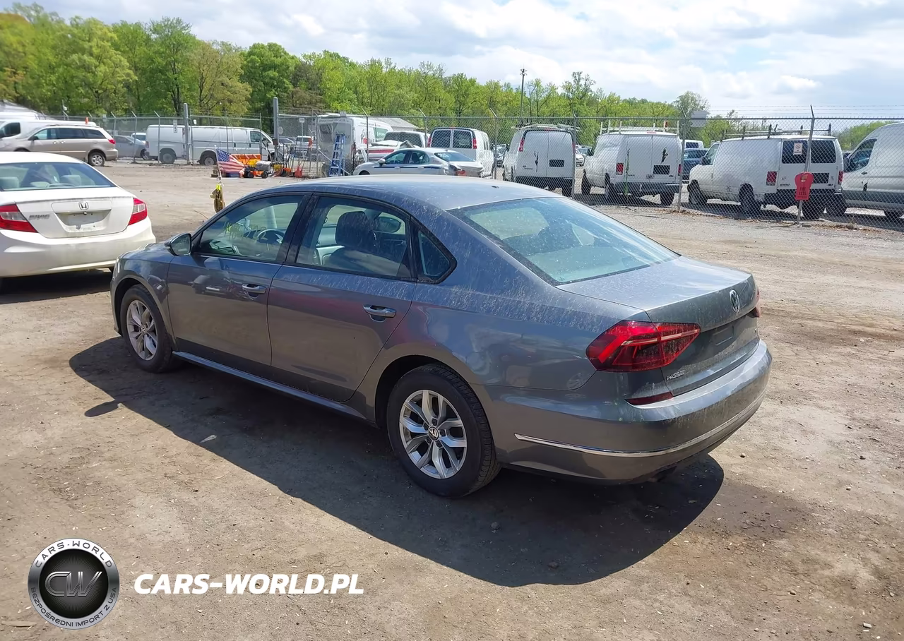 2018 Volkswagen Passat 2.0T R-Line-2.0T S VIN:1VWAA7A33JC051475 - 3