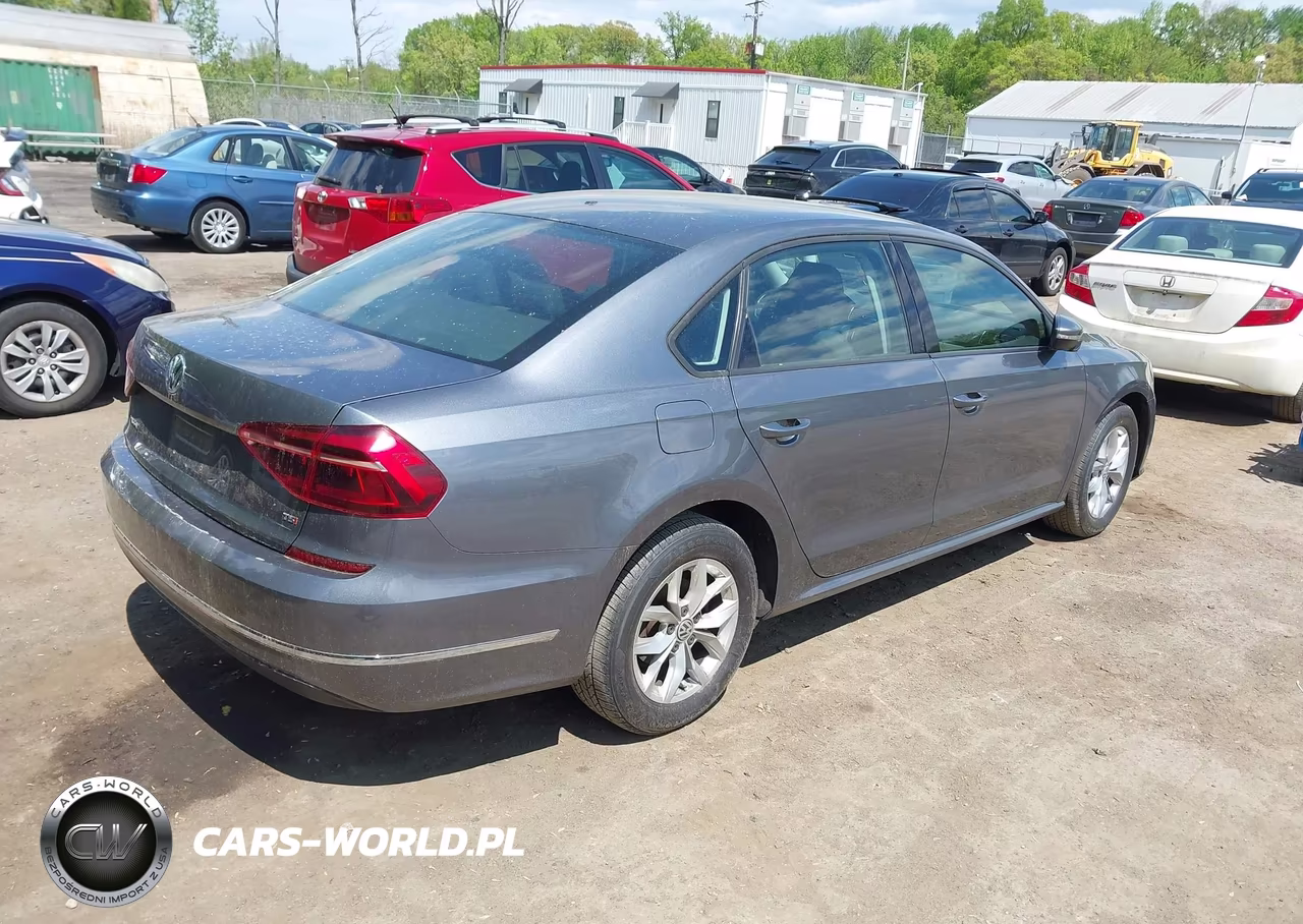 2018 Volkswagen Passat 2.0T R-Line-2.0T S VIN:1VWAA7A33JC051475 - 4