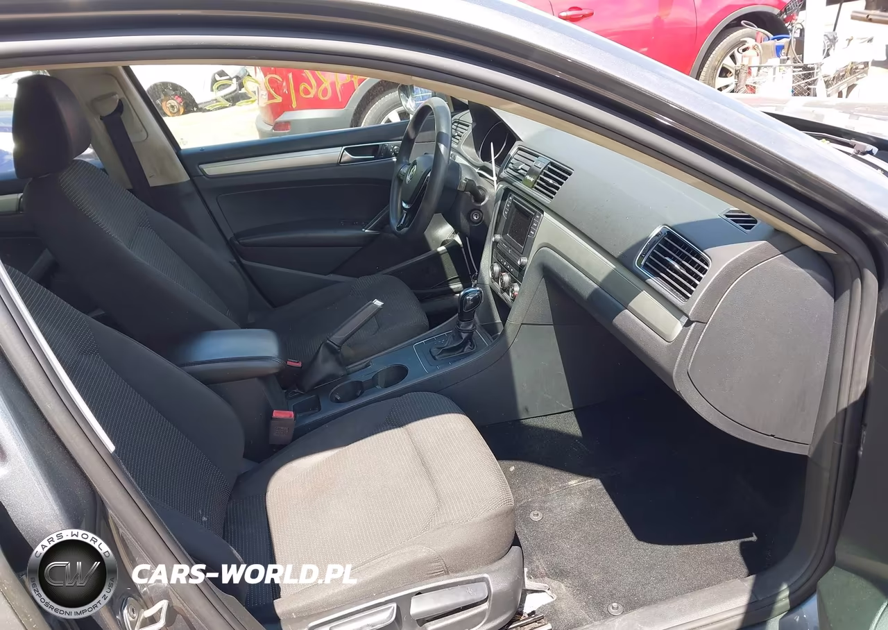 2018 Volkswagen Passat 2.0T R-Line-2.0T S VIN:1VWAA7A33JC051475 - 5