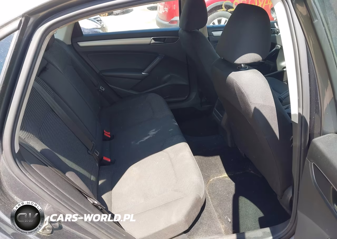 2018 Volkswagen Passat 2.0T R-Line-2.0T S VIN:1VWAA7A33JC051475 - 8