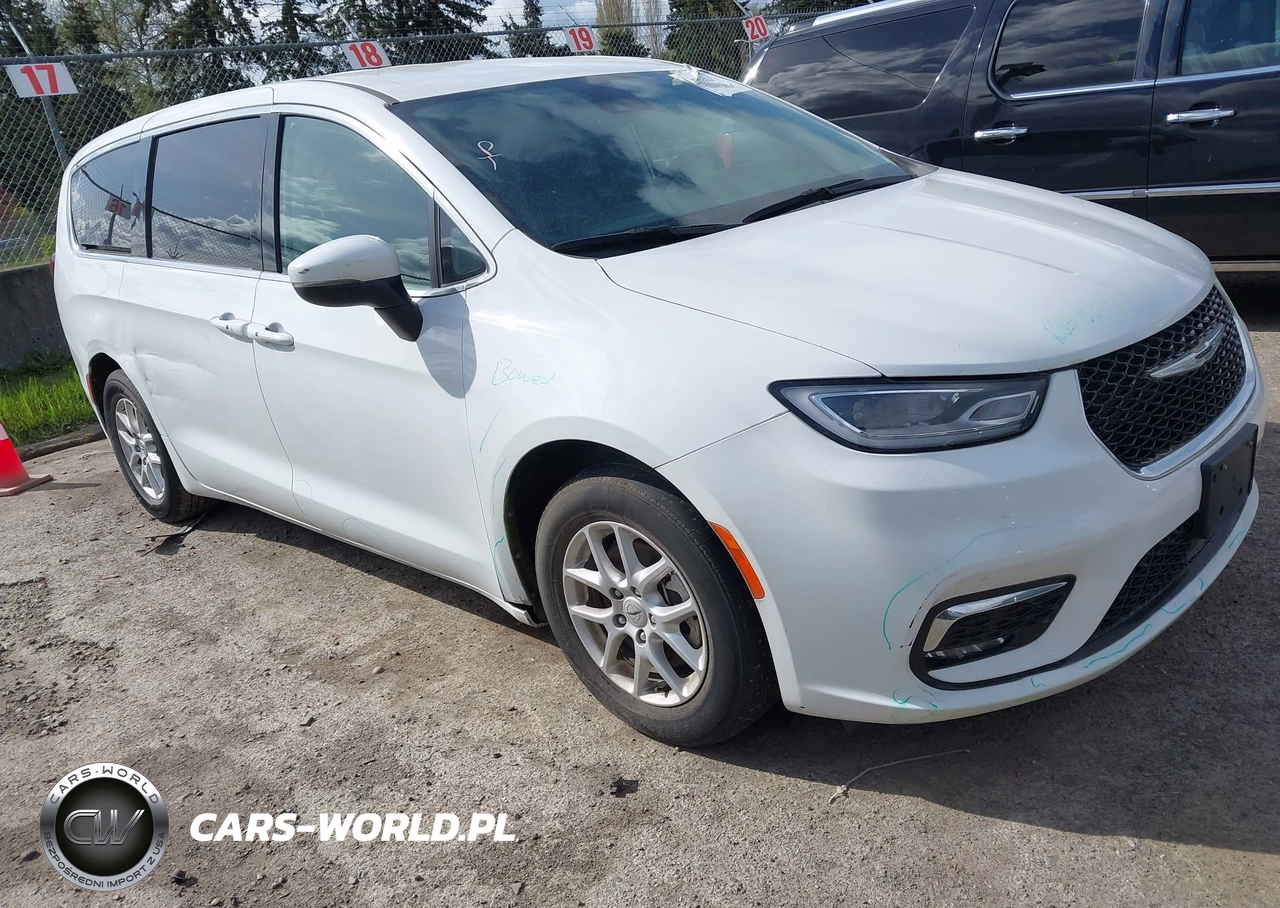 2023 Chrysler Pacifica Touring L