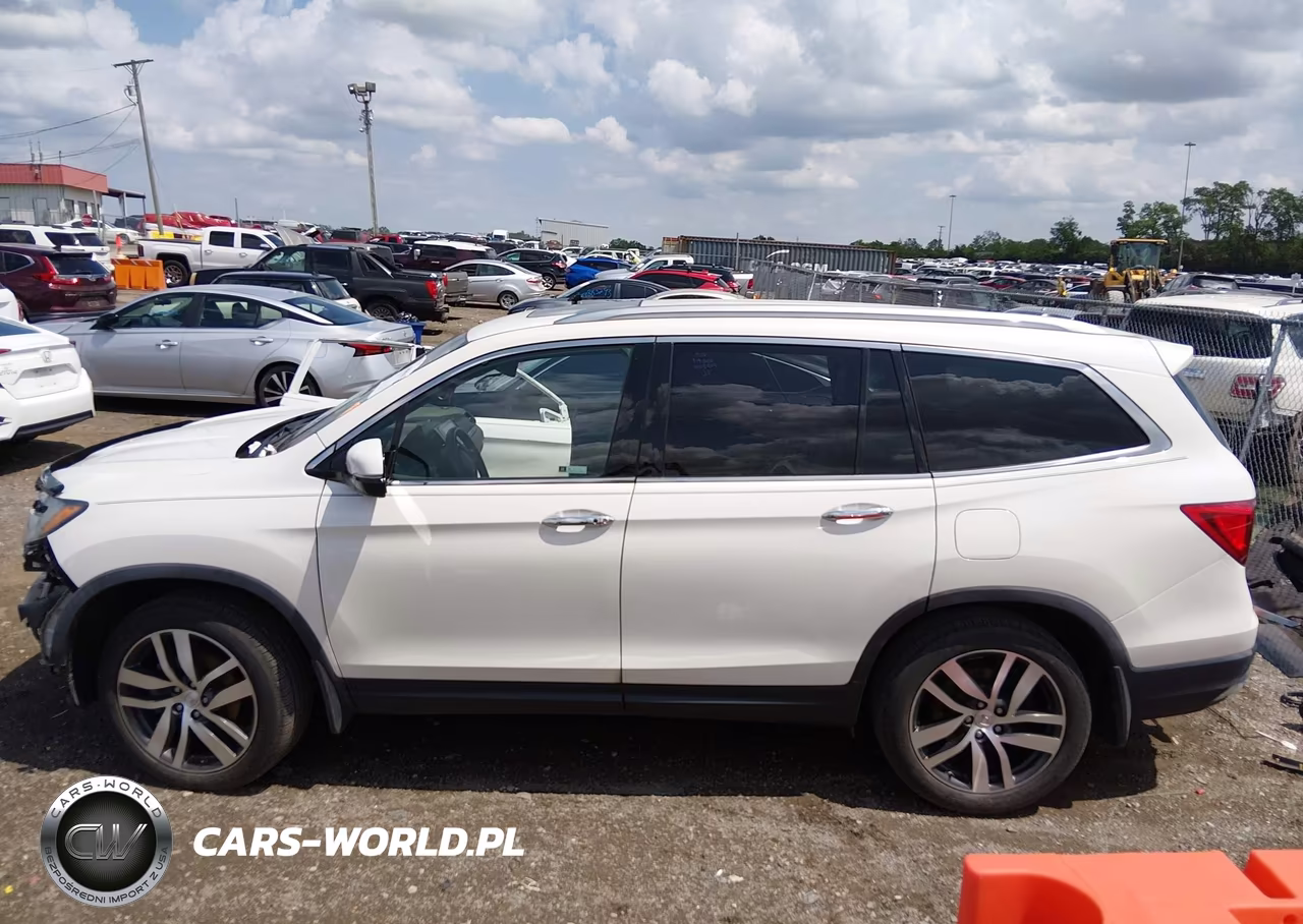2018 Honda Pilot Touring VIN:5FNYF5H93JB011272 - 15