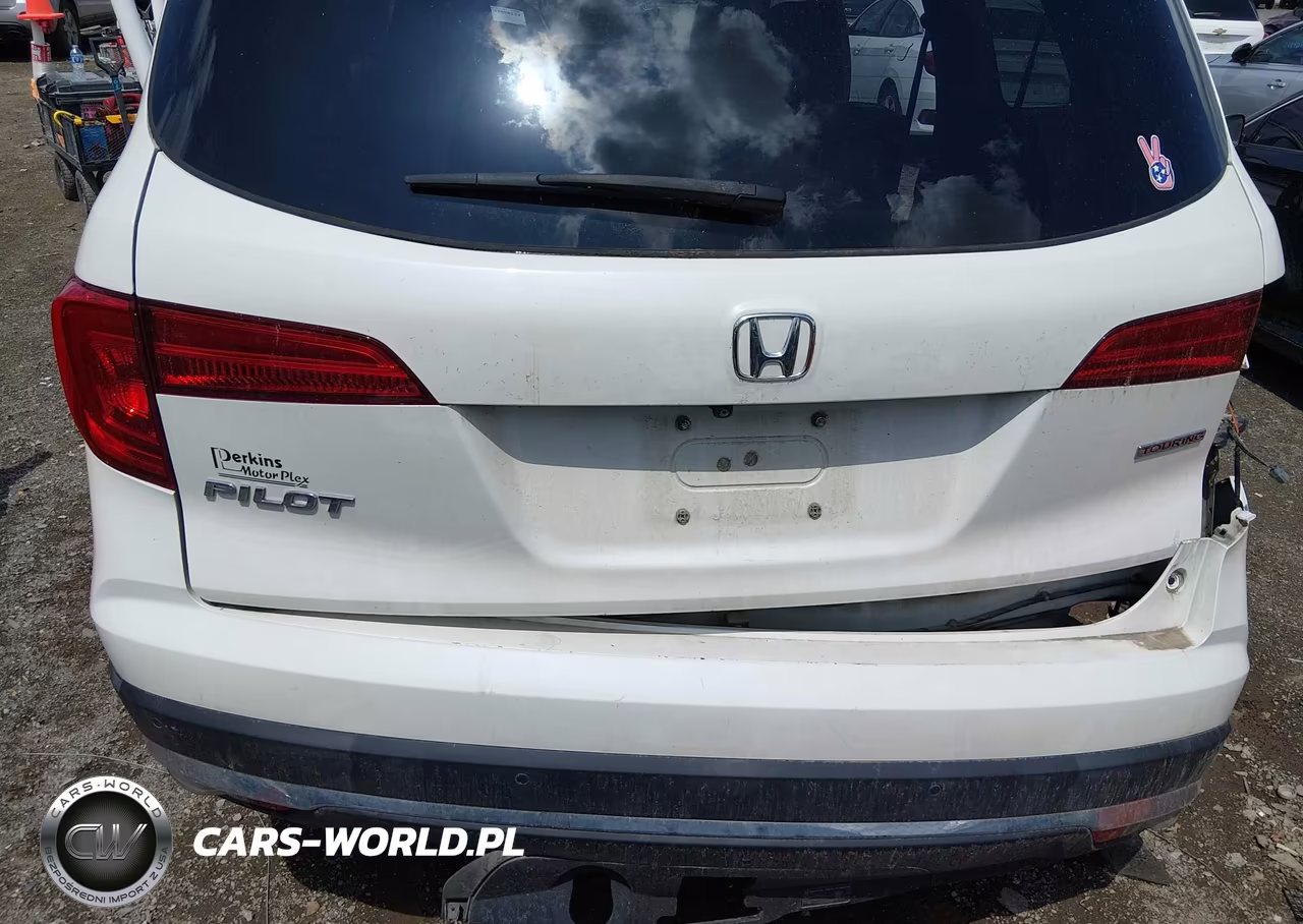 2018 Honda Pilot Touring VIN:5FNYF5H93JB011272 - 17