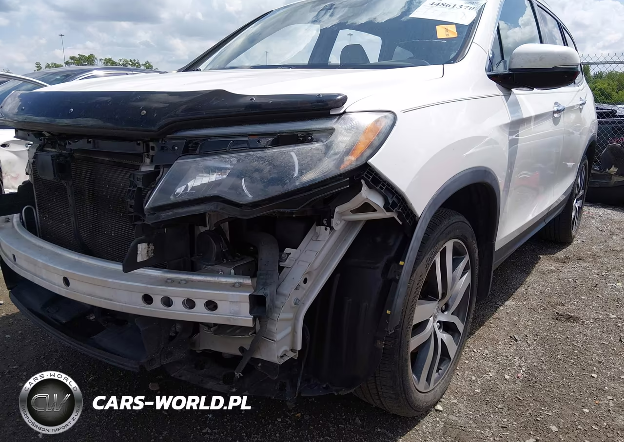2018 Honda Pilot Touring VIN:5FNYF5H93JB011272 - 19