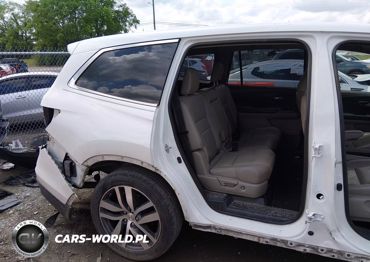 2018 Honda Pilot Touring VIN:5FNYF5H93JB011272 - 21