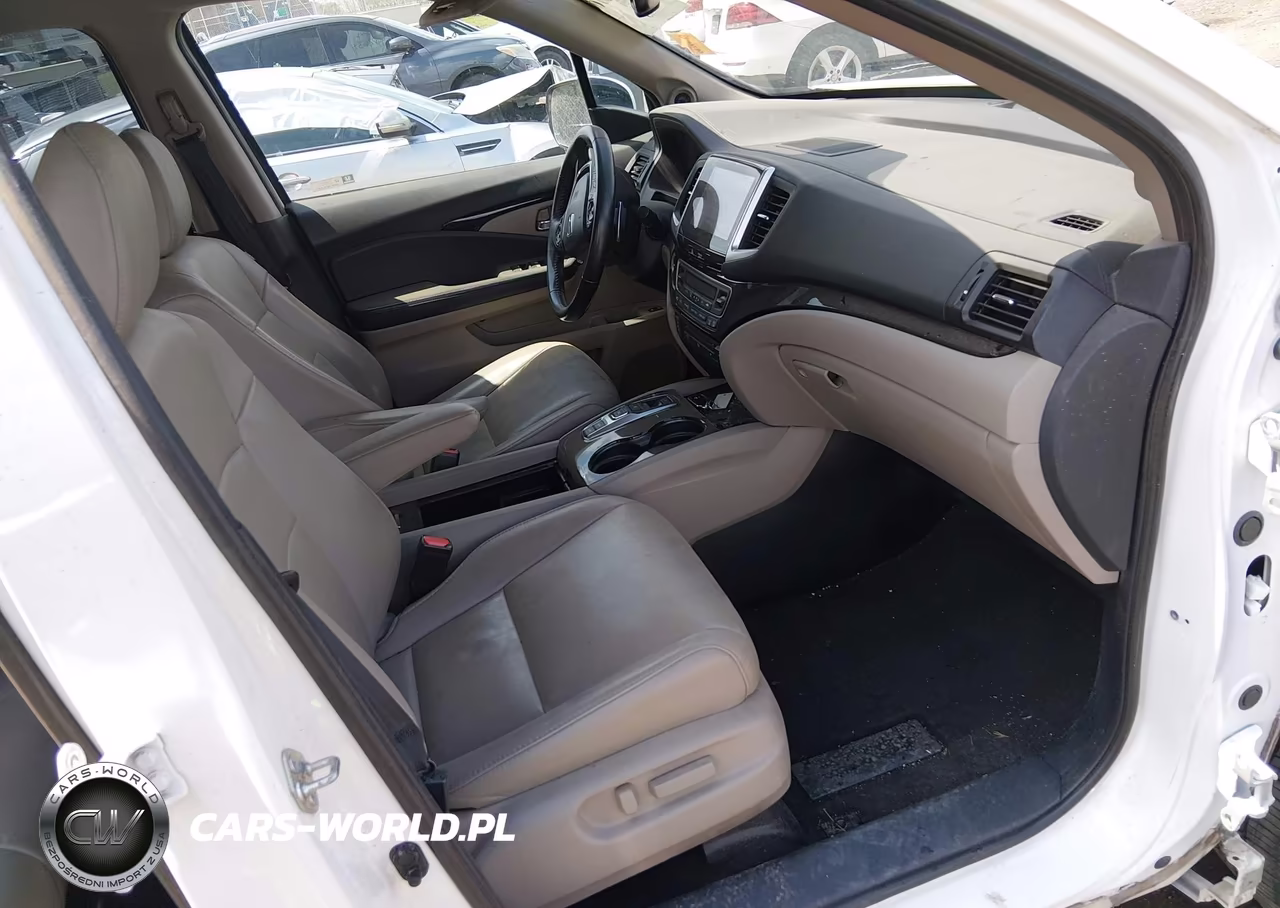 2018 Honda Pilot Touring VIN:5FNYF5H93JB011272 - 5