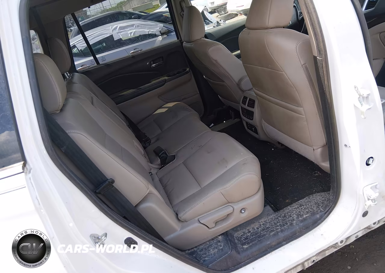 2018 Honda Pilot Touring VIN:5FNYF5H93JB011272 - 8