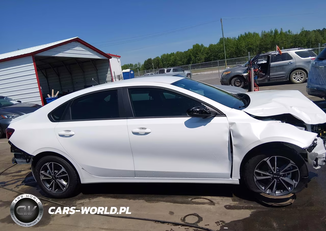 2024 Kia Forte Lxs VIN:3KPF24AD8RE776104 - 14