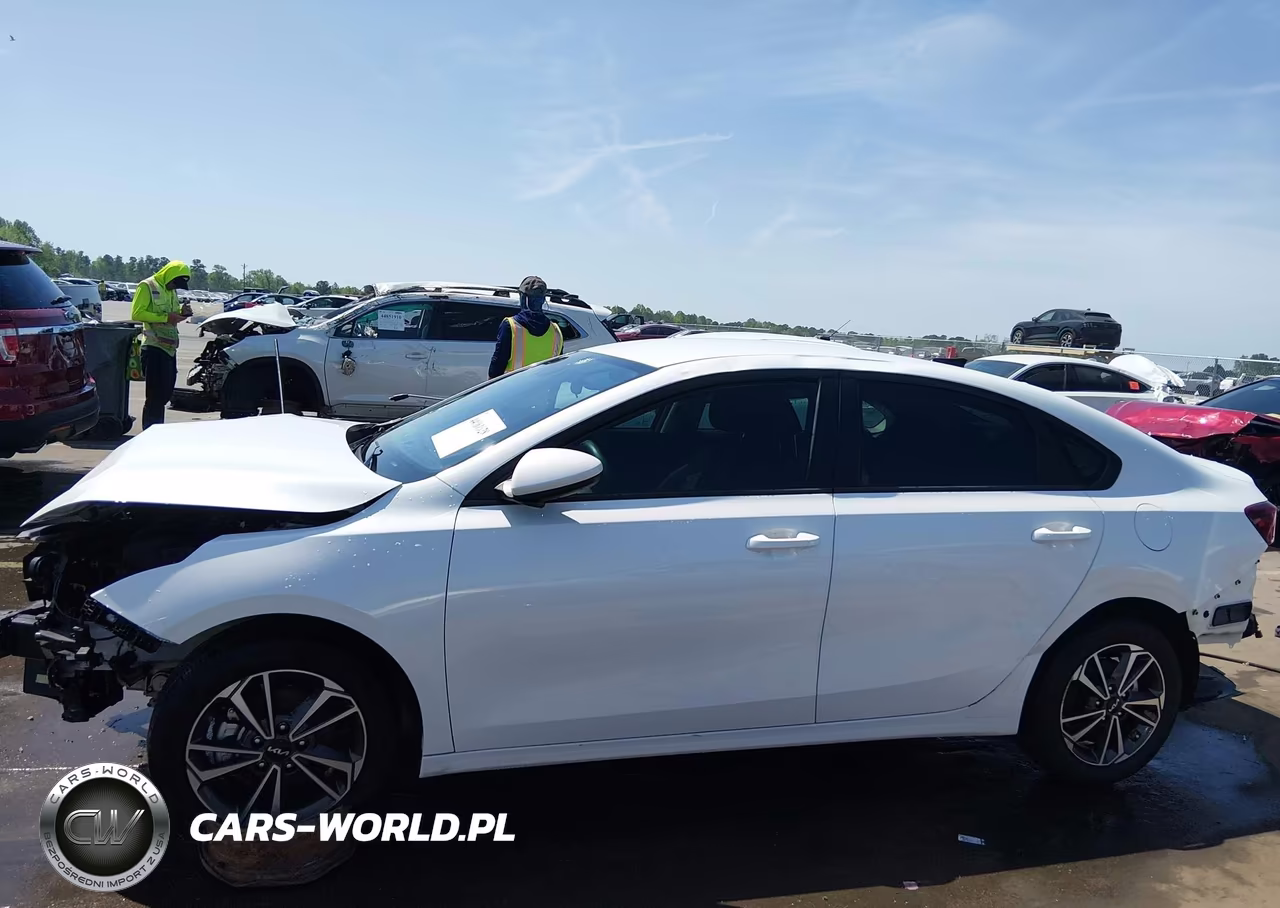 2024 Kia Forte Lxs VIN:3KPF24AD8RE776104 - 15