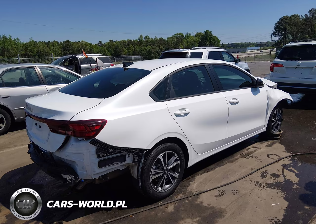 2024 Kia Forte Lxs VIN:3KPF24AD8RE776104 - 4