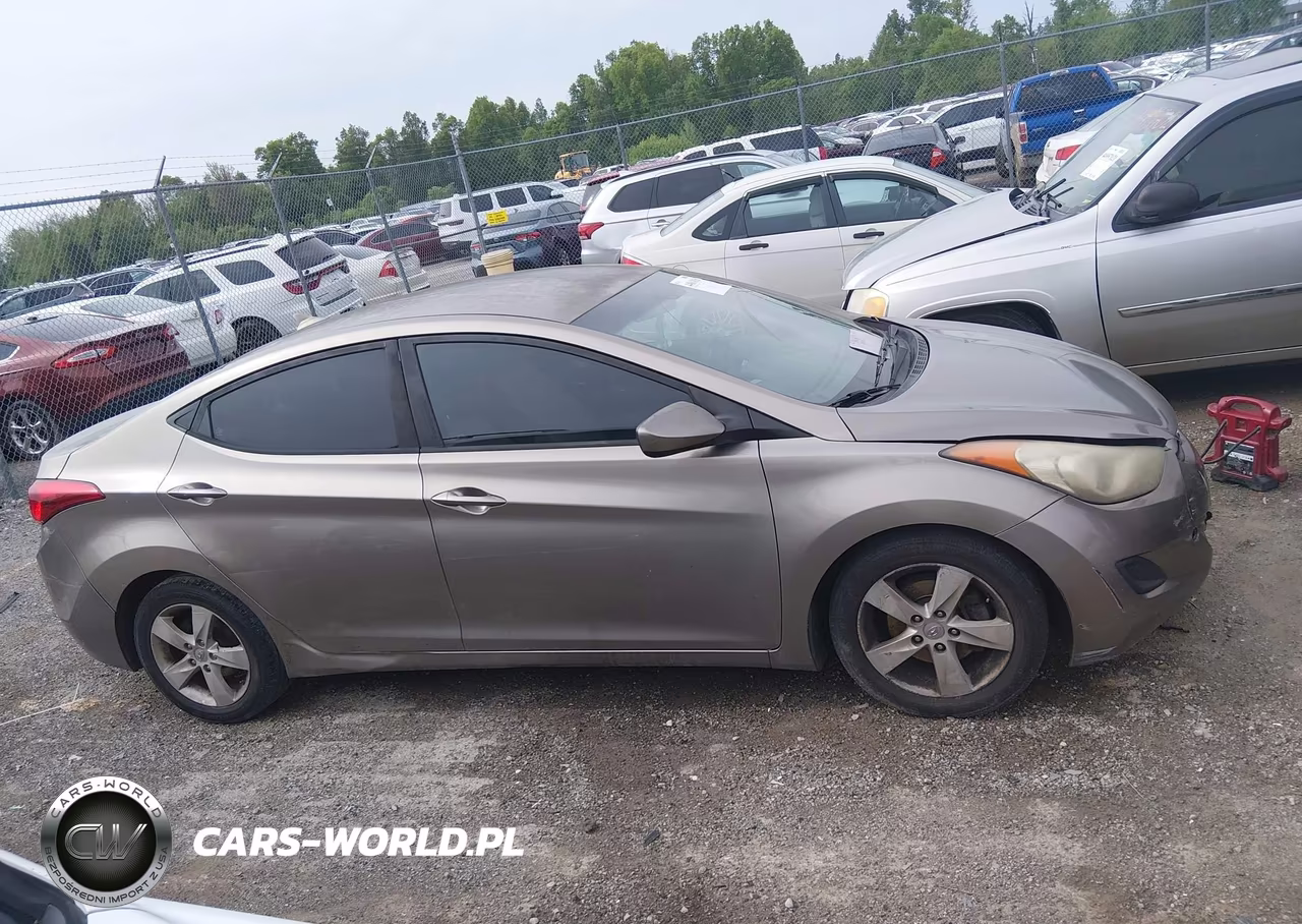 2013 Hyundai Elantra Gls VIN:5NPDH4AE9DH291165 - 13