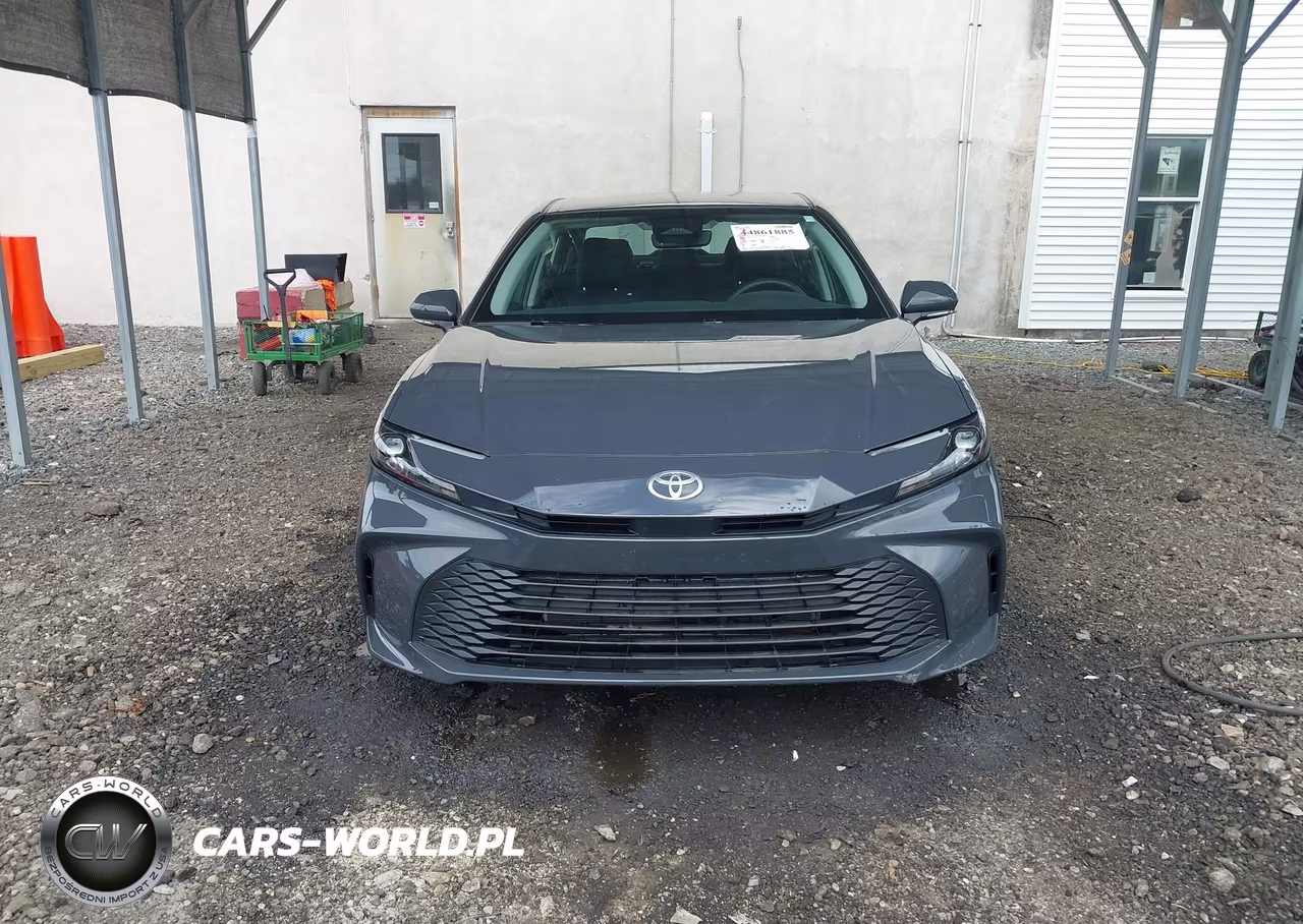 2025 Toyota Camry Le VIN:4T1DAACK2SU084198 - 12