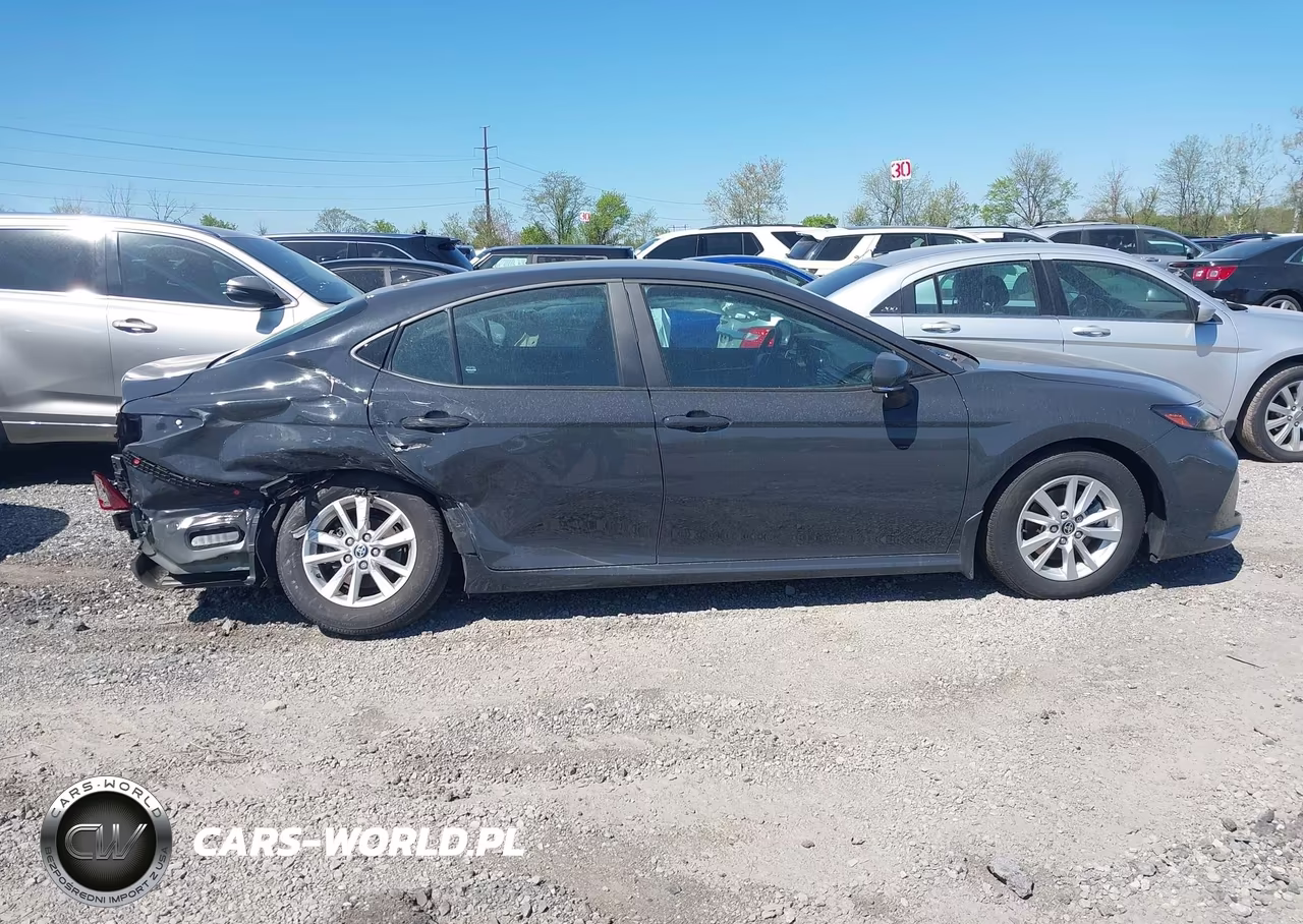 2025 Toyota Camry Le VIN:4T1DAACK2SU084198 - 13