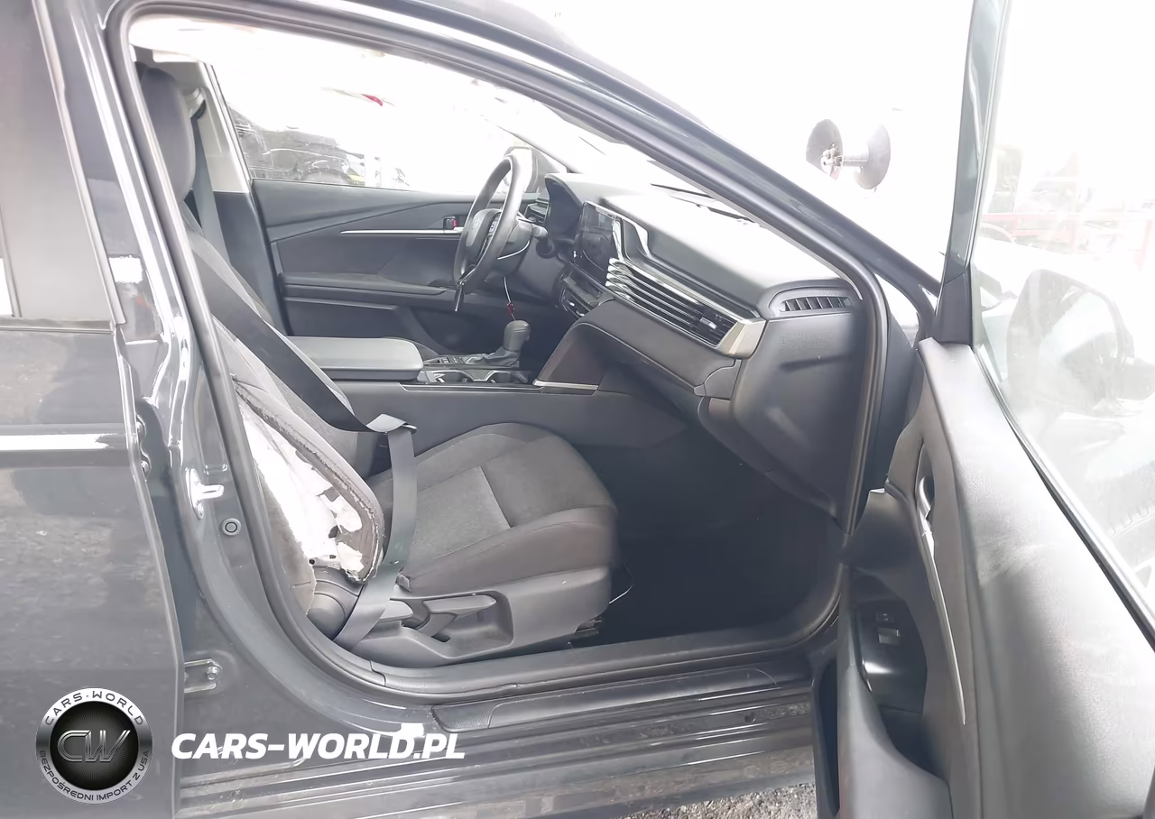 2025 Toyota Camry Le VIN:4T1DAACK2SU084198 - 5