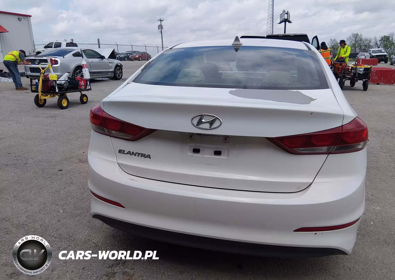 2018 Hyundai Elantra Value Edition VIN:5NPD84LFXJH342853 - 17
