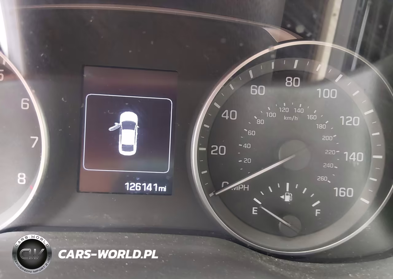 2018 Hyundai Elantra Value Edition VIN:5NPD84LFXJH342853 - 7