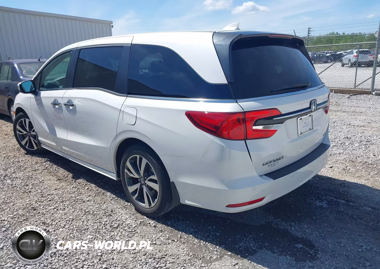2023 Honda Odyssey Touring VIN:5FNRL6H81PB035864 - 3